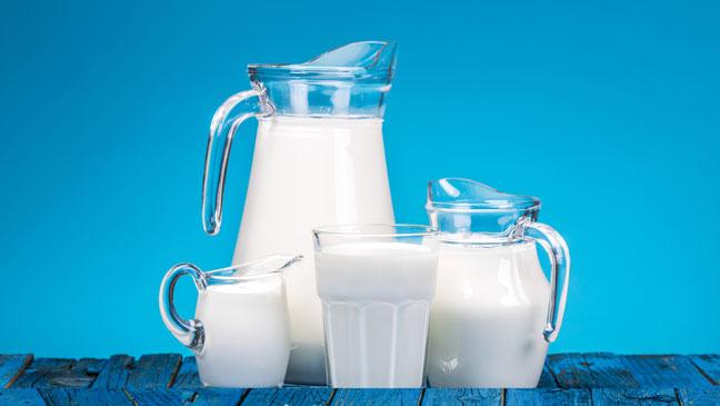 skimmed-milk-vs-full-fat-milk--which-is-healthier-and-will-help-you-lose-weight-136405145941303901-160412144210