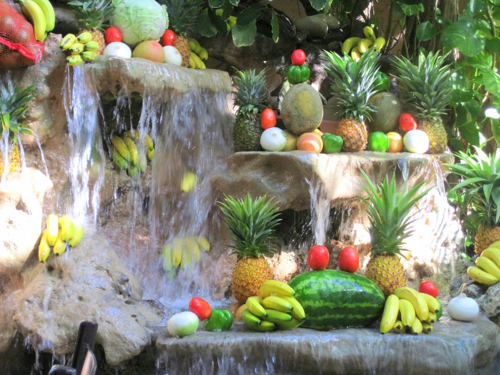 glorious fruit arrangement @ 100% Natural