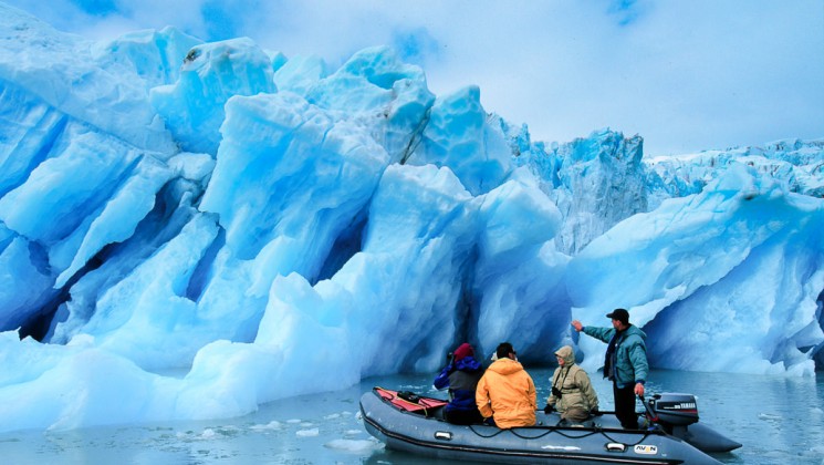 80_745_420_glacier_zodiac_alaska_crp