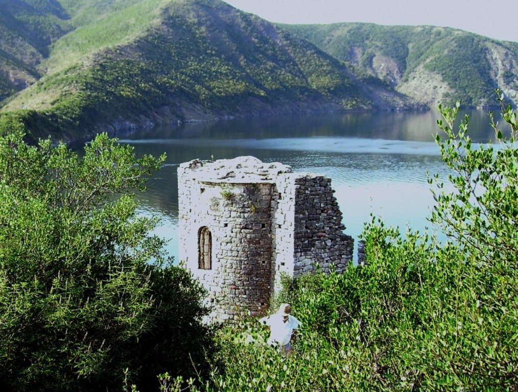 medieval_church_ruins_on_shurdhah_island