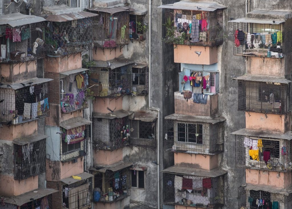 dharavi-a-locality-in-the-middle-of-mumbai-india-is-one-of-the-largest-slums-in-asia-more-than-a-million-people-live-there