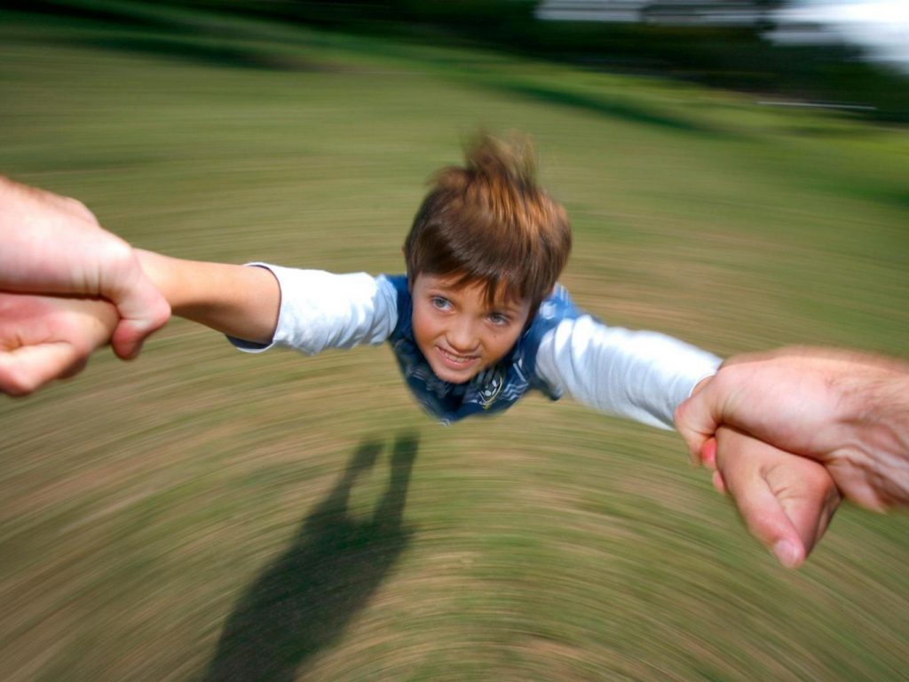 swing-kid-istock-erlobrown