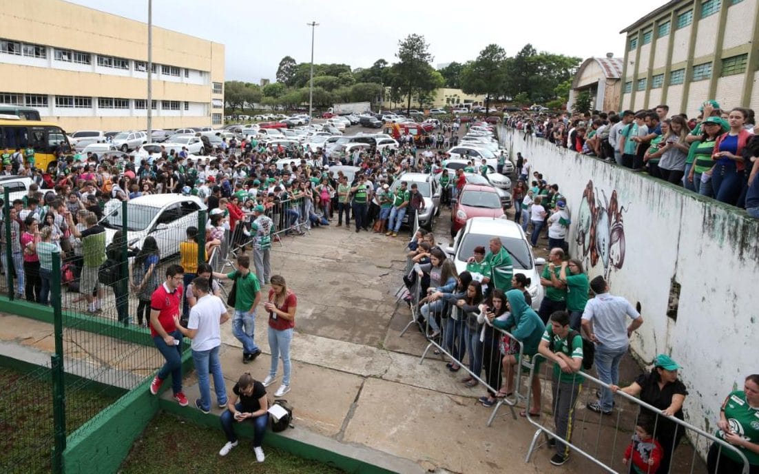 js114848326_reuters_fans-of-chapecoense-soccer-team-sport-xlarge_transzwkxqk4zcjpohoyamgnwko7o-1yrmkdk7aij8tycufu