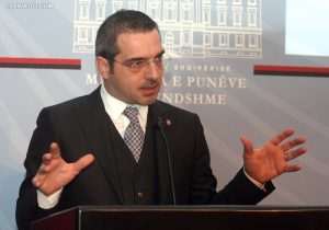 Ministri i Brendshem Saimir Tahiri, duke folur gjate nje konference shtypi, ku ka bere analizen vjetore te Policise se Shtetit./r/n/r/nMinister of Interior Saimir Tahiri, speaks during a press conference.