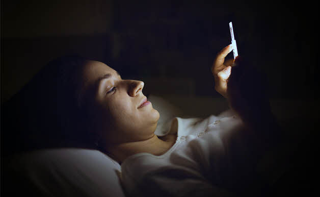 smartphone-at-night-shift-getty